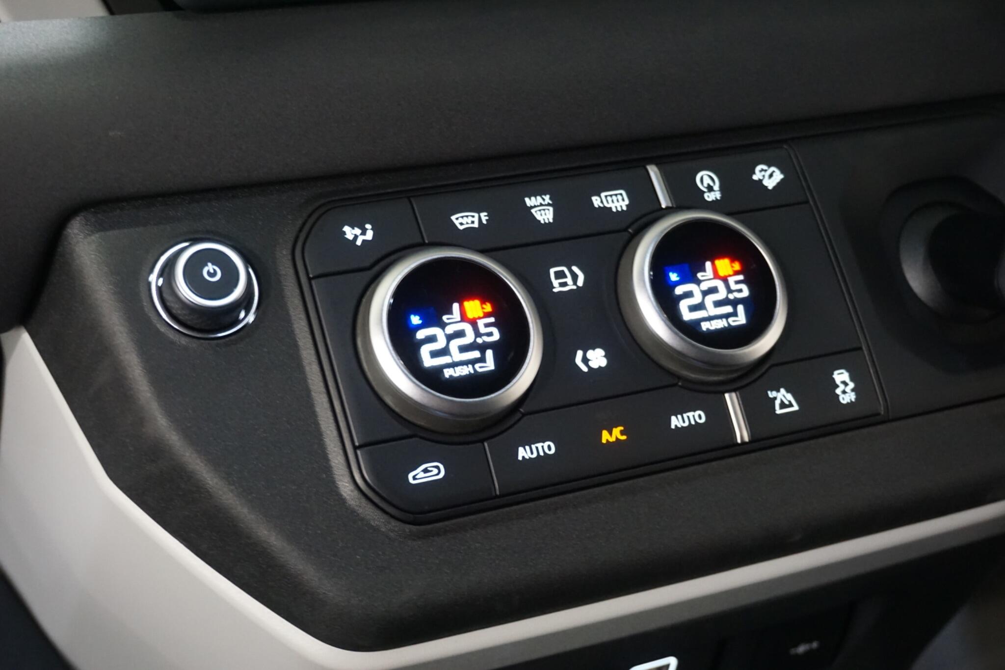 Land Rover Defender 90 3.0 D200 MHEV Hard Top SUV 3dr Diesel Auto 4WD SWB Euro 6 (s/s) (200 ps)